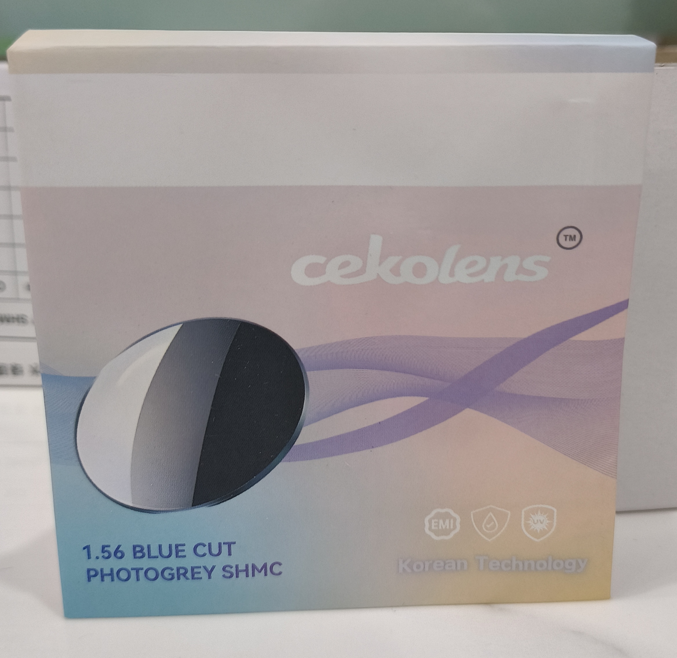 1.56 Photochromic Grey Blue Cut